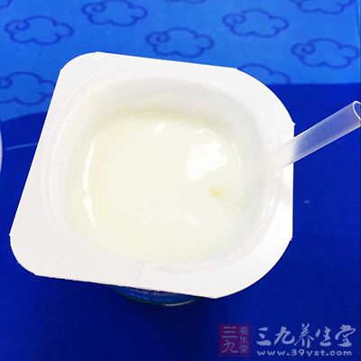 鈣是骨的主要成分，以牛奶、魚(yú)、豬尾骨等含量為多